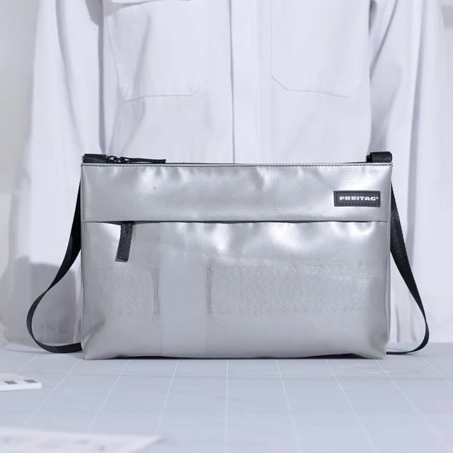 F553 LOU | 555996 | FREITAG