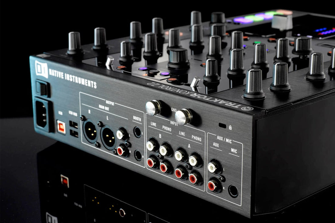 Native Instruments - TRAKTOR KONTROL Z2 DJ Controller