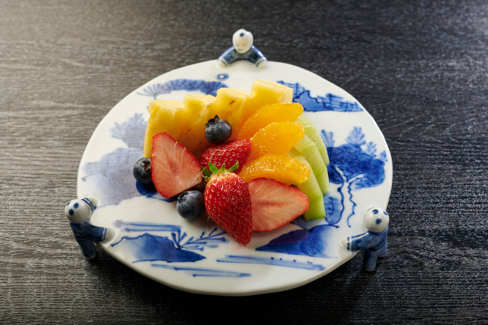 染付山水(全体)三閃一付6寸皿 – FUFU JAPAN SELECTION