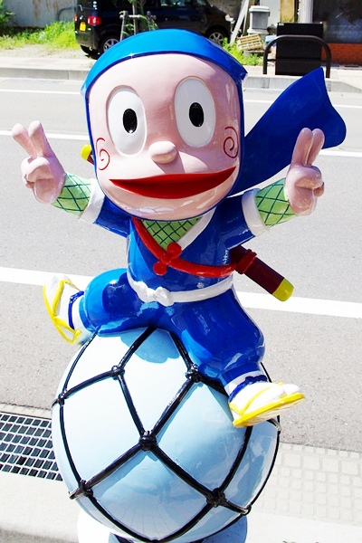 モニュメント | 氷見市 藤子不二雄Ⓐまんがワールド 忍者ハットリ