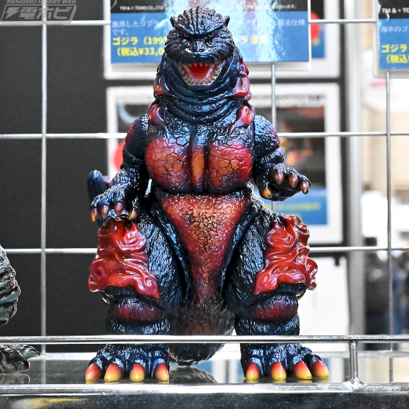 シン・ゴジラ』『ゴジラ-1.0』などをモチーフにしたゴジラソフビを展示