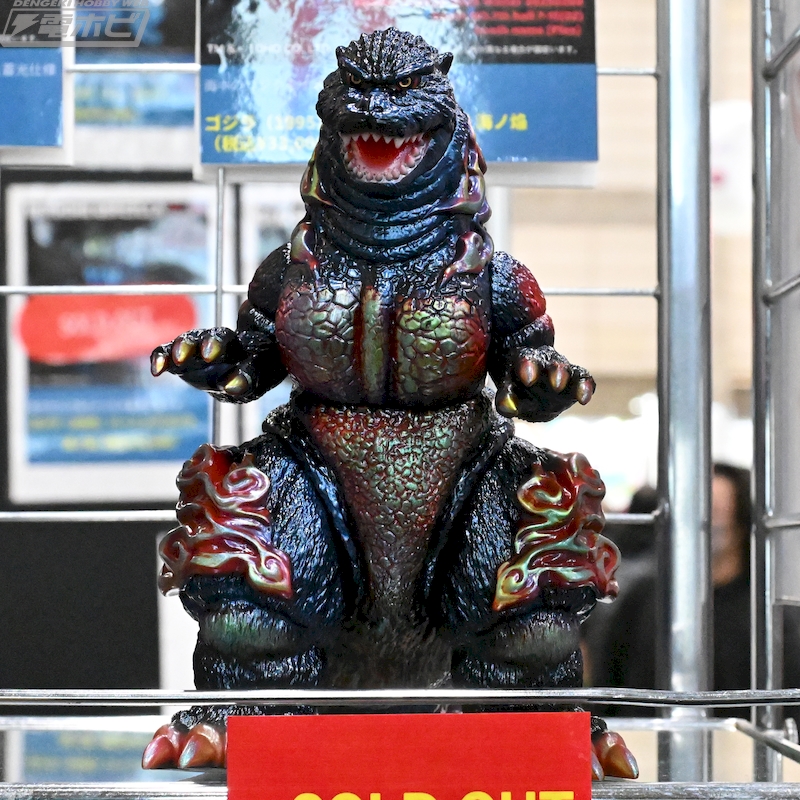 シン・ゴジラ』『ゴジラ-1.0』などをモチーフにしたゴジラソフビを展示