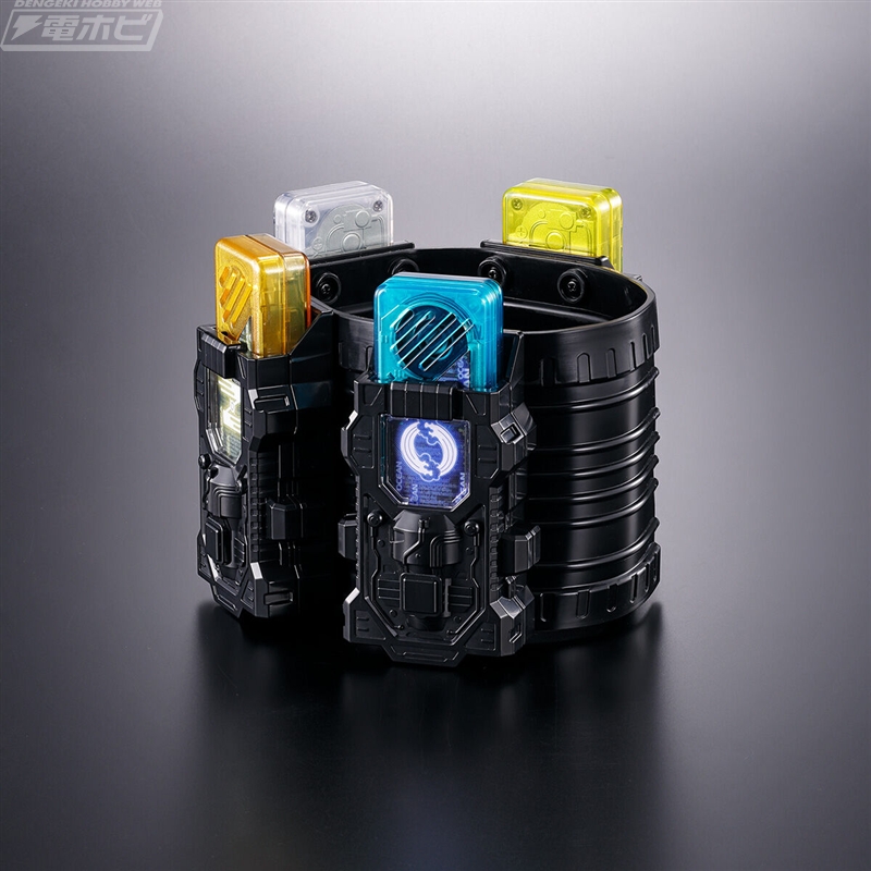 24本のガイアメモリを全身に装填可能な「DX仮面ライダーエターナル