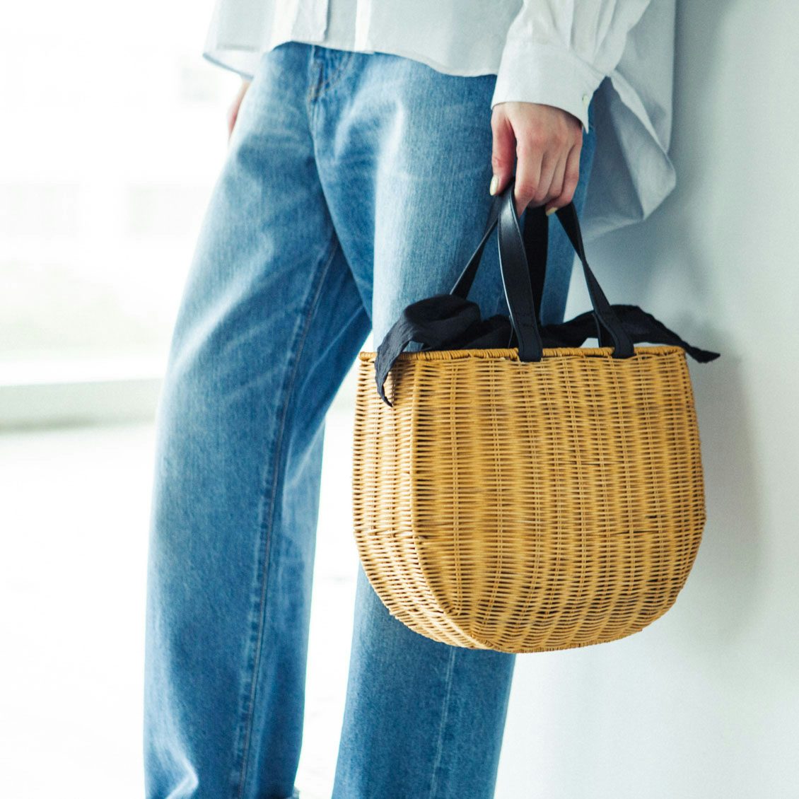 ころんと丸い、レザーハンドルのかごバッグ - 北欧、暮らしの道具店