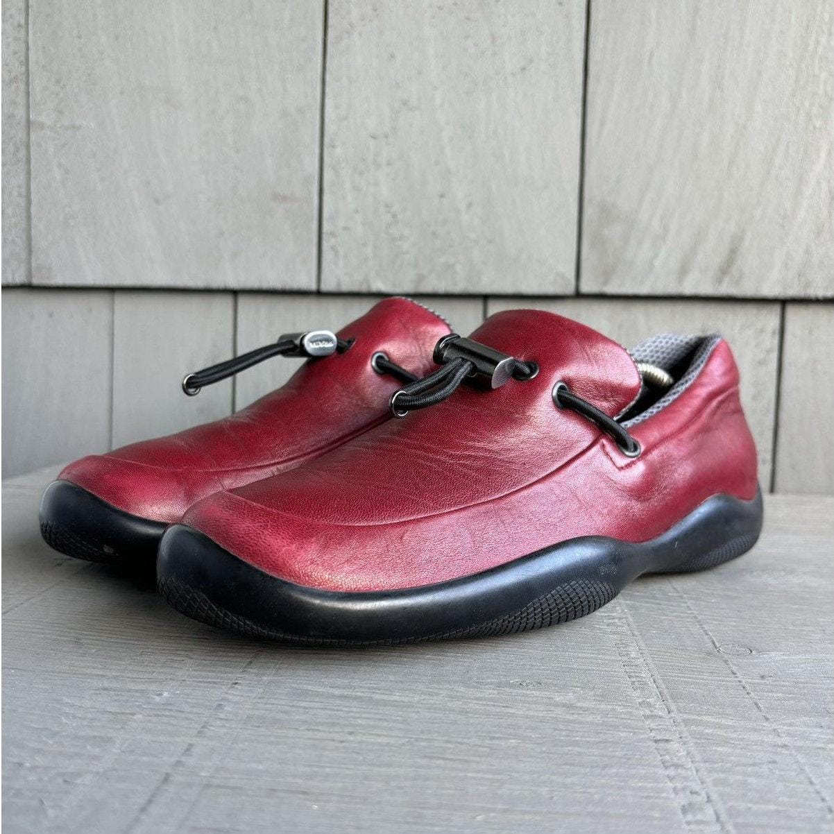 S/S 2002 Prada Sneakers Vintage Slip on Toggle Linea Rossa Vintage