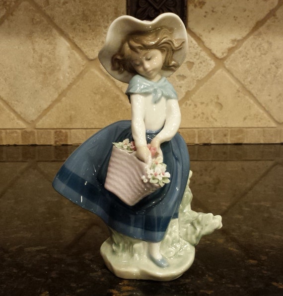 LLADRO Pretty Pickings Girl With Hat and Flower Basket #5222 - Etsy