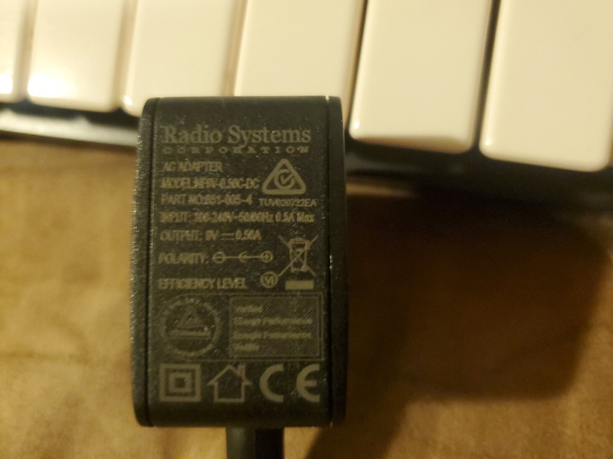 Vintage Yamaha PSR-11 Electronic Keyboard w/Power Cord. Tested