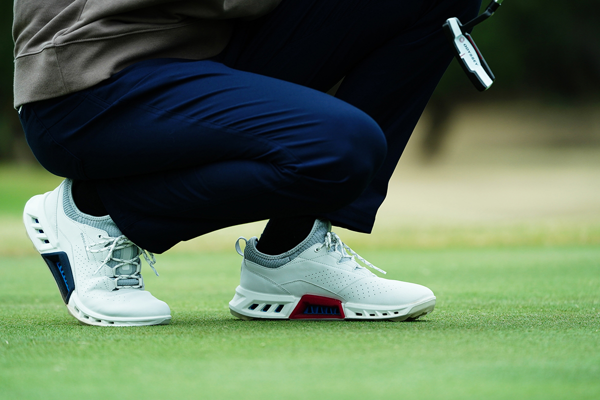 エコー BIOM C4を試し履き「360度の防水・透湿性能が秀逸」｜GDO