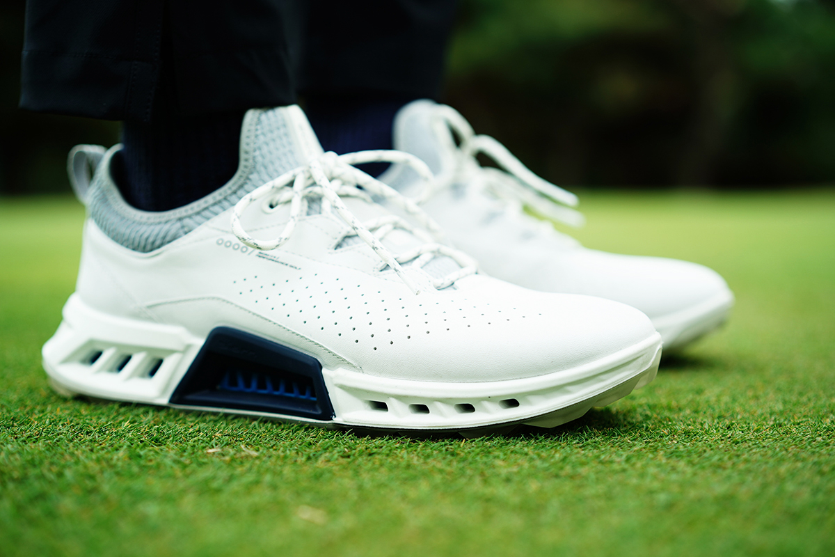 エコー BIOM C4を試し履き「360度の防水・透湿性能が秀逸」｜GDO