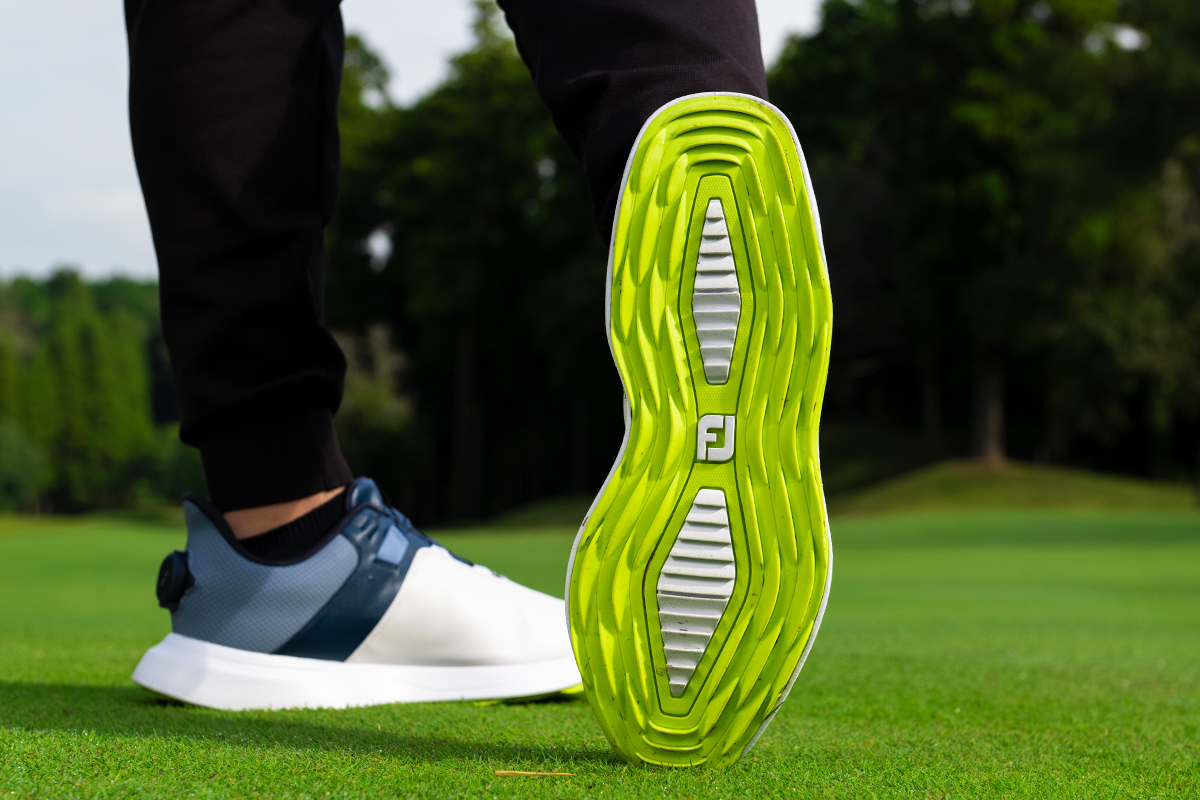 シューズ界のスーパーライト級はグリップ力も◎ フットジョイ