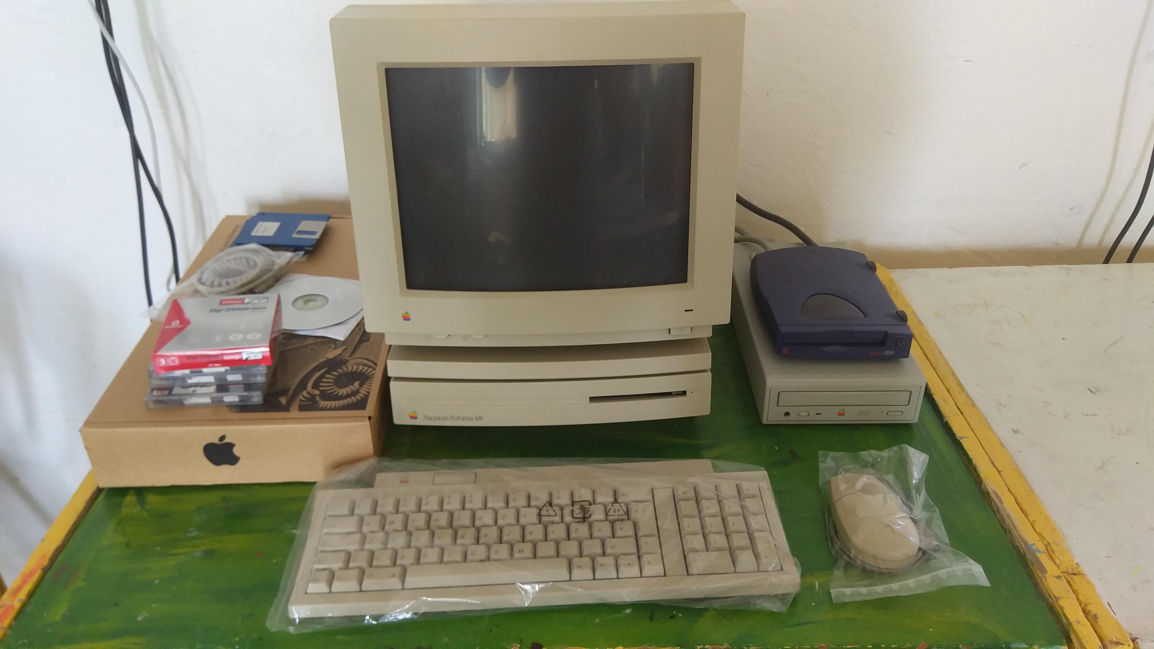 Early 90s dream setup, Macintosh Performa 400 with 14