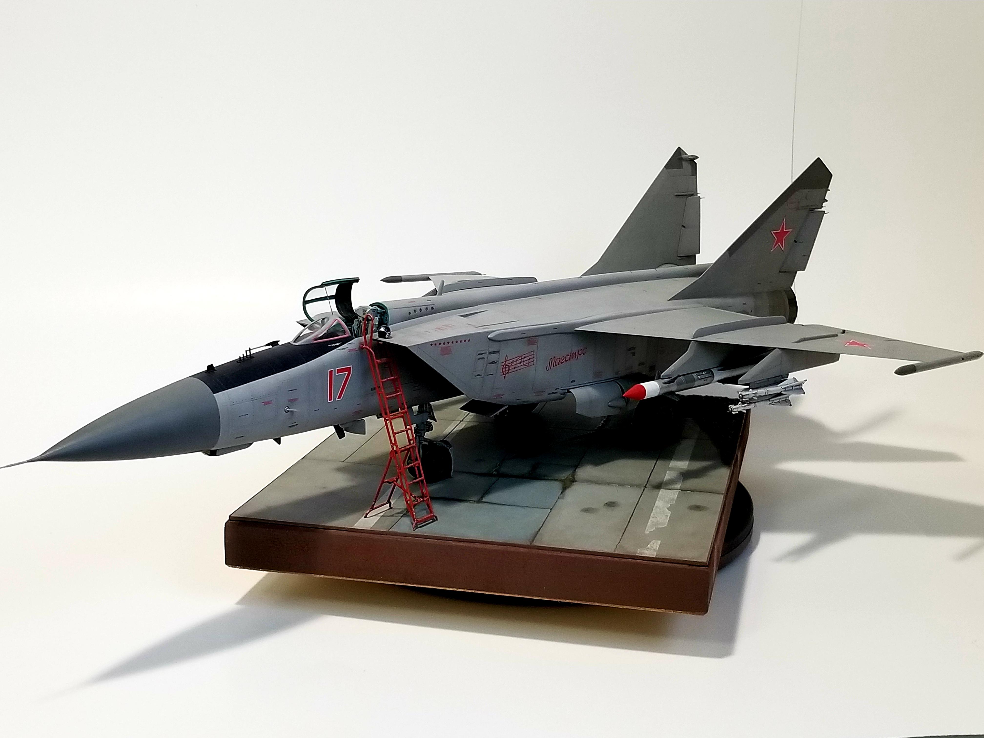 Kittyhawk 1/48 Mig-25 pds Foxbat-e.or when a continent isn't