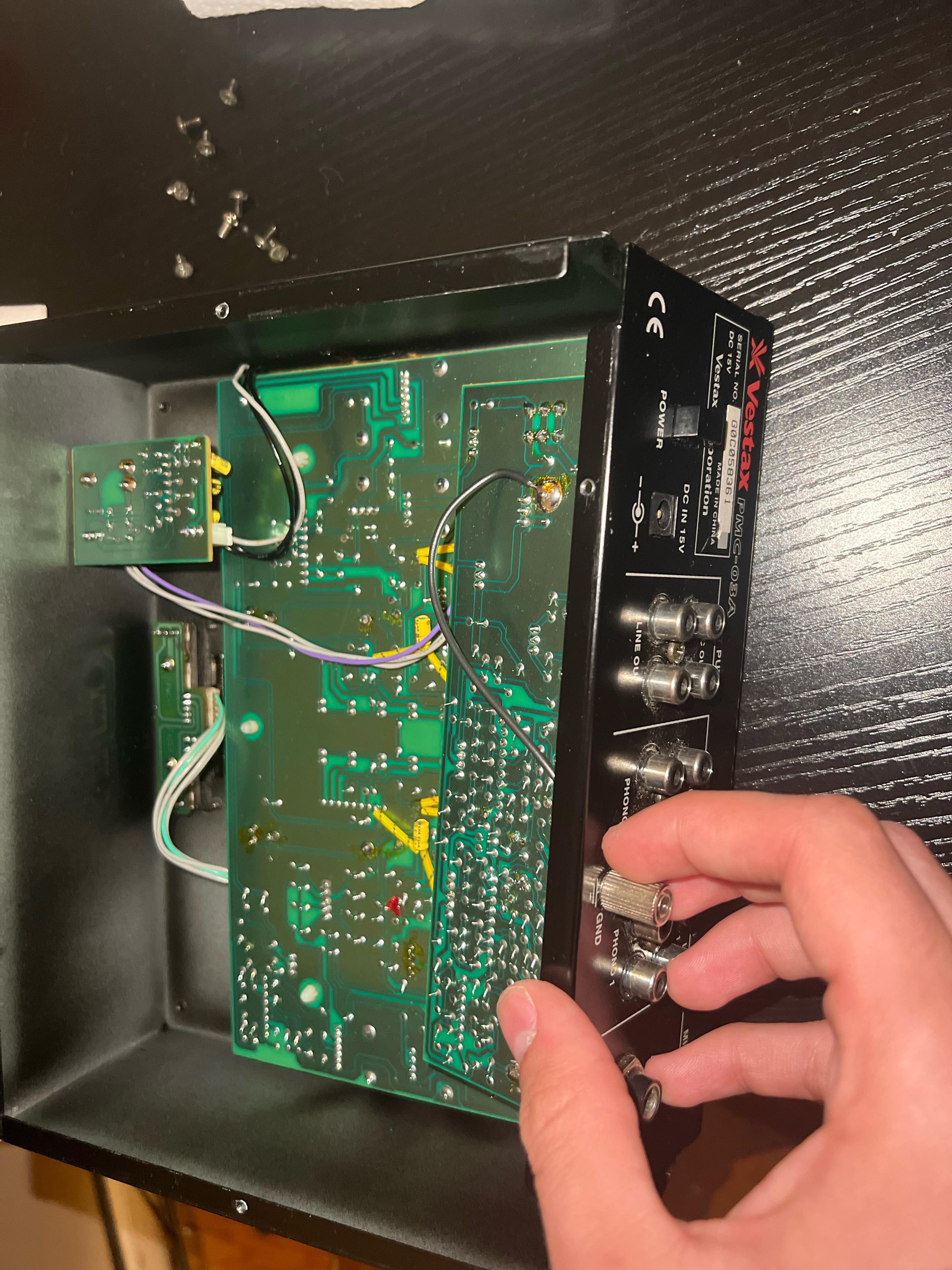 手に入れたばかりのVestax PMC 03Aミキサーが電源入らないんだけど