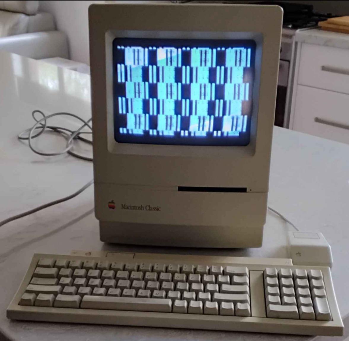 How hard would it be to fix this Mac Classic? : r/VintageApple