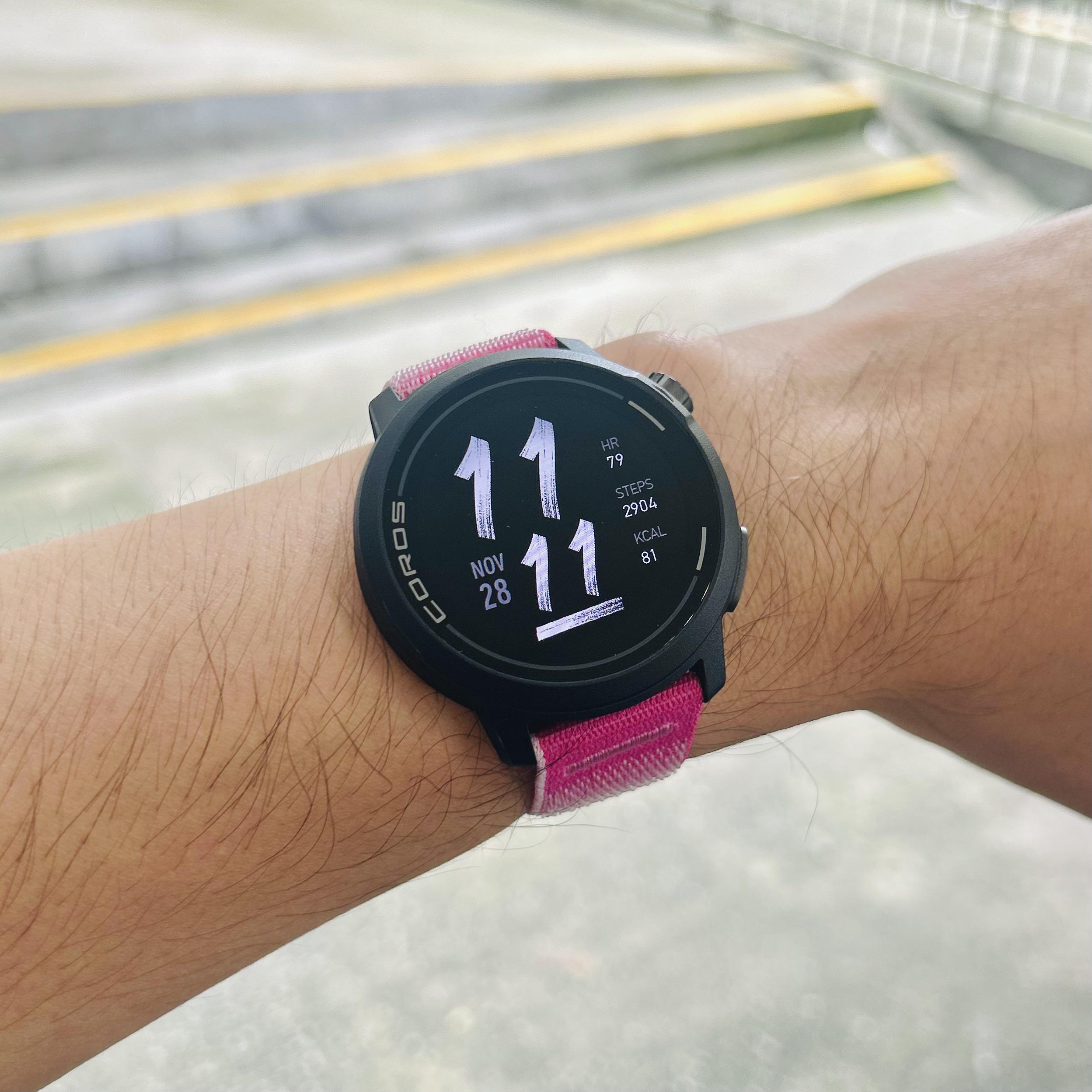 Pace 3のホットピンクのナイロンバンド、いいね！最高の組み合わせだと