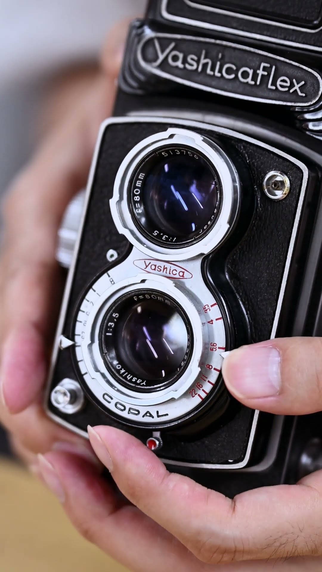 国産二眼レフ フィルムカメラ「ヤシカフレックスC型」フィルム装填