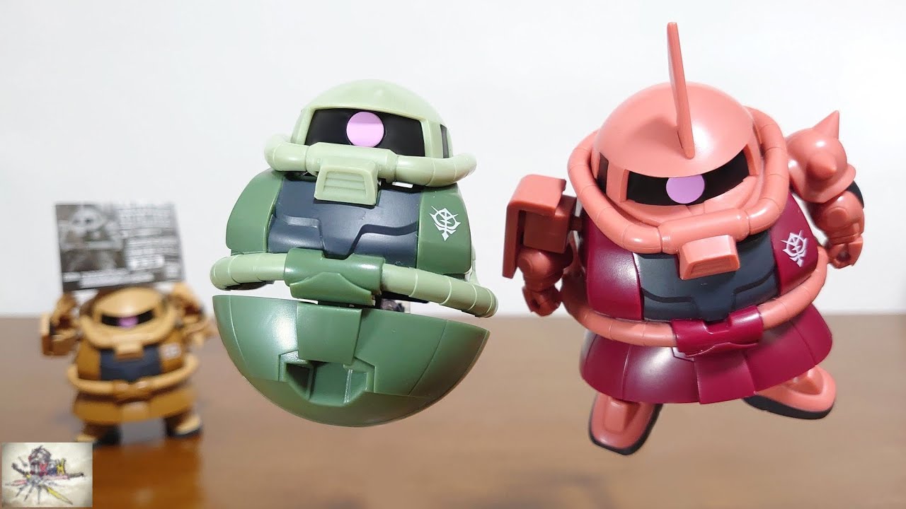 The capsule transforms into a Zaku! It moves quite a bit! A cute