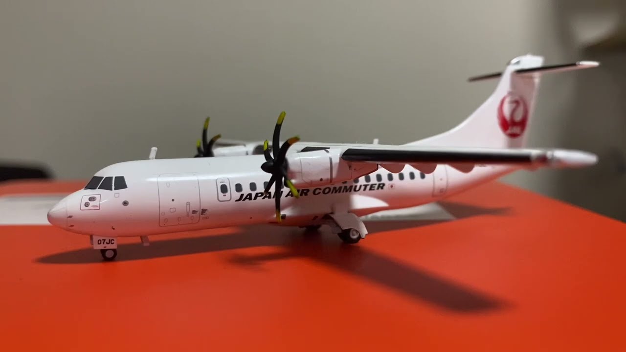 1:400 Japan Air Commuter JAC JA01JC ATR42 JC Wings (Close-up Tours