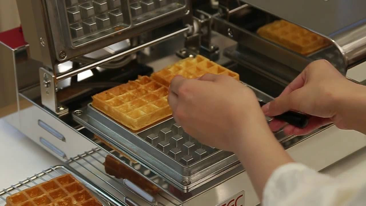 SBW-200 ベルギーワッフルベーカー - YouTube