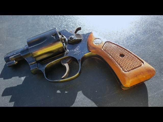 S&W M36 Chief's Special - .38SPL Revolver Shooting - YouTube