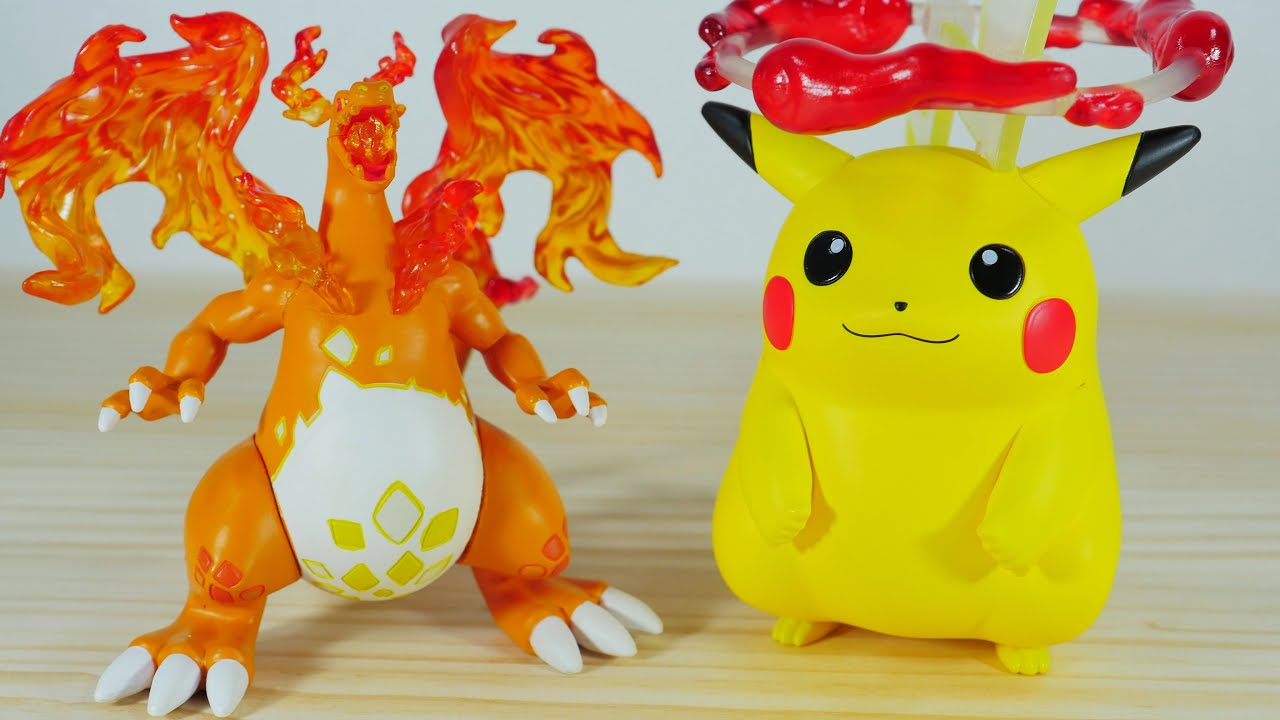 A spectacular Moncolle! Gigantamax Charizard and cute, potato-like