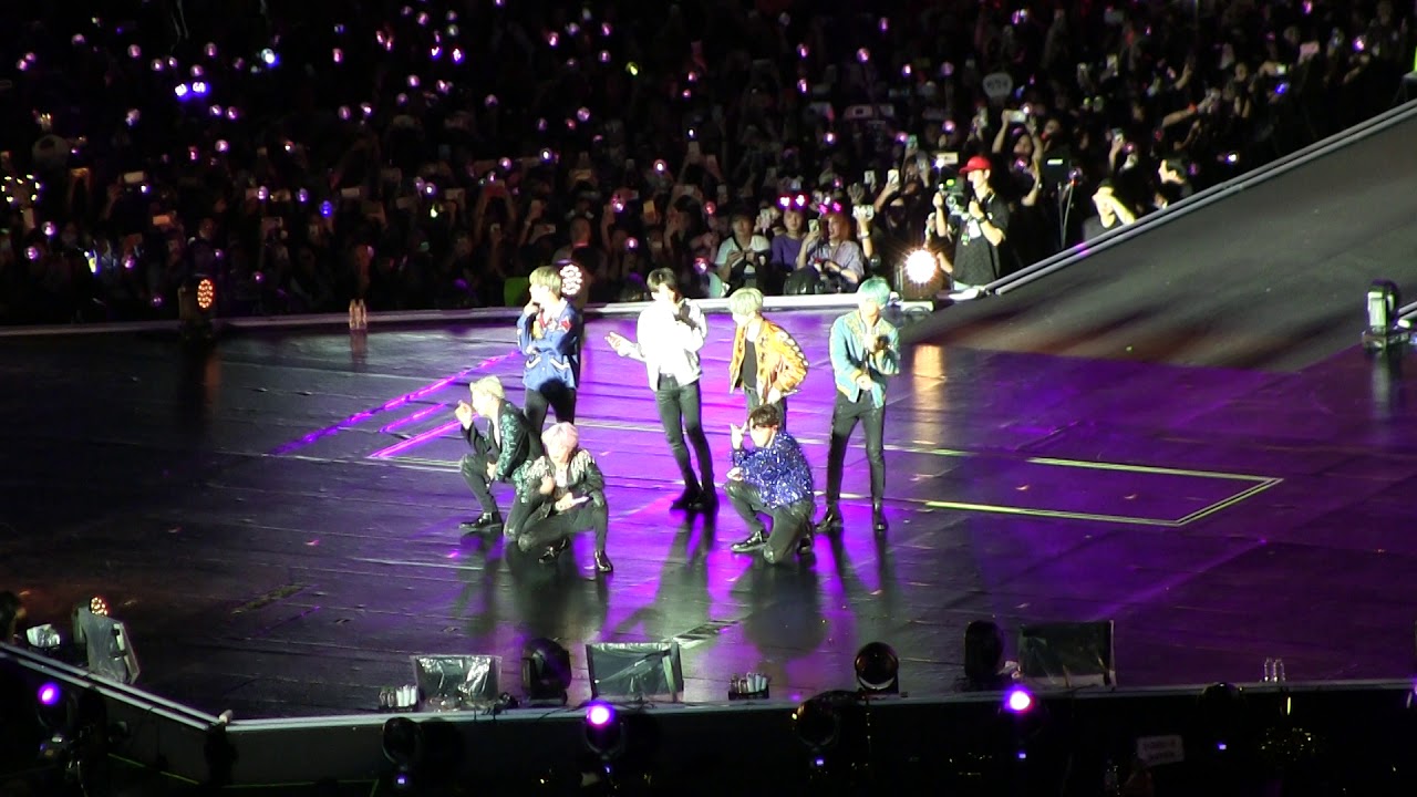 Fancam] BTS DNA 19012019 Singapore - YouTube