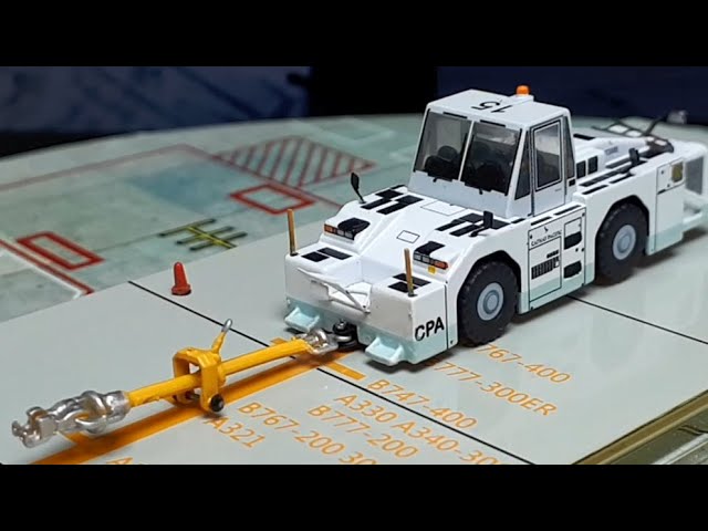 1/200 Komatsu WT500E airport tractor by JC Wings - YouTube
