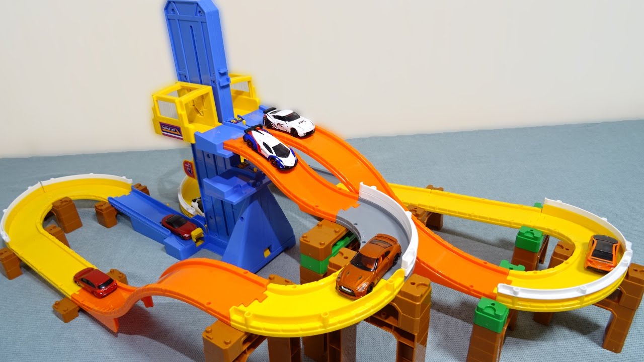 トミカ トミカシステム 5WAY ダブルリフトどうろセット Tomica - YouTube