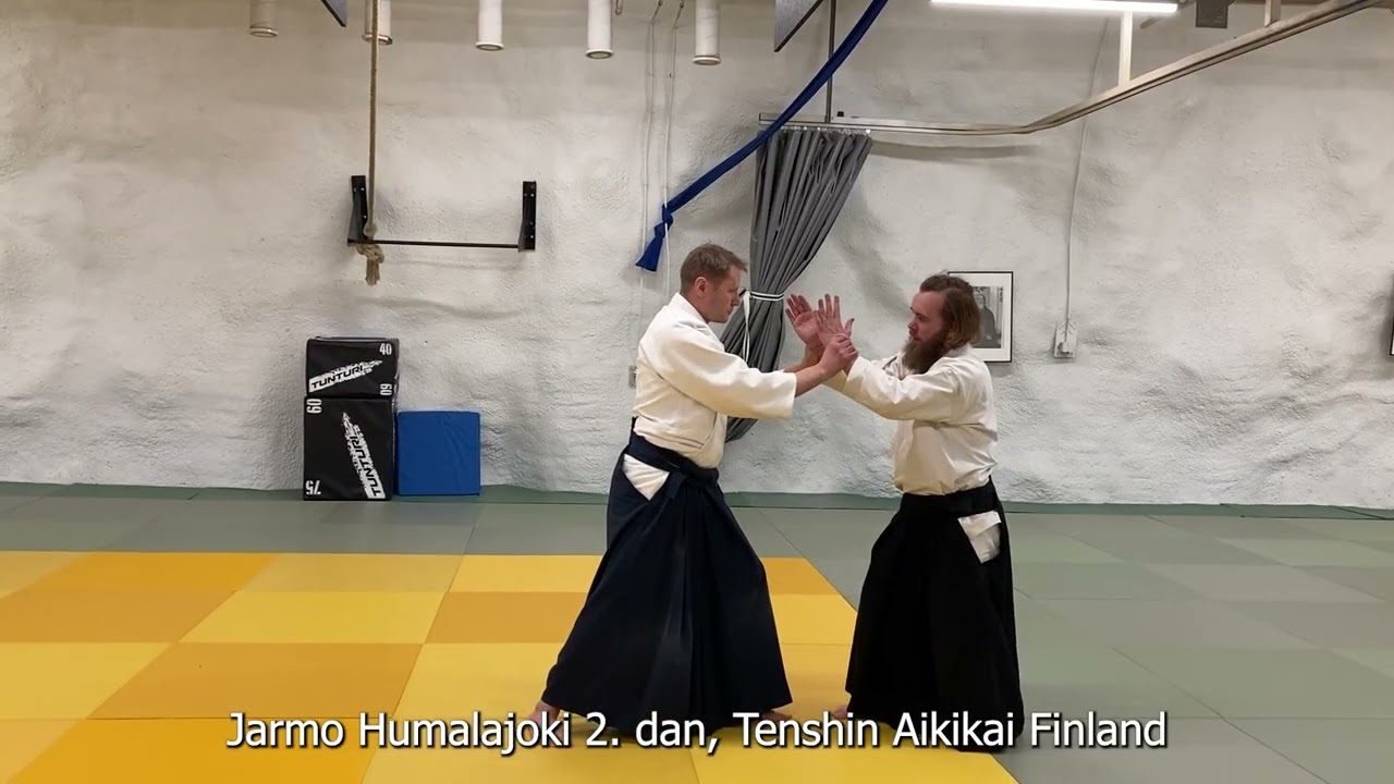 Explanation of Bicycle® Reveal Tuck Deck & Gimmick sleeve trick