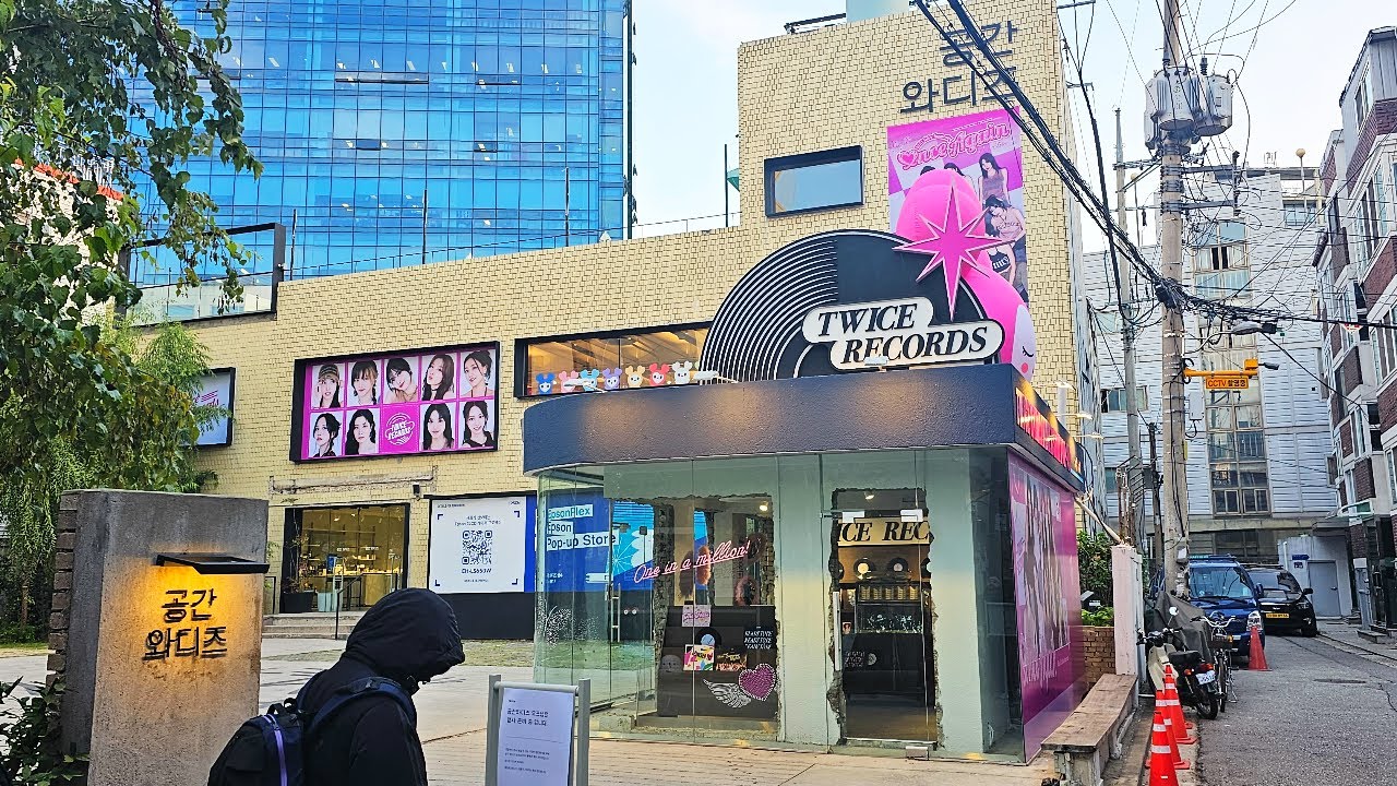 TWICE 8th Anniversary Pop-Up Store 