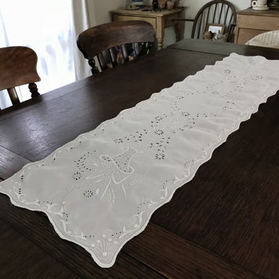 T2691 フランスアンティークリネンテーブルランナー カットワーク手