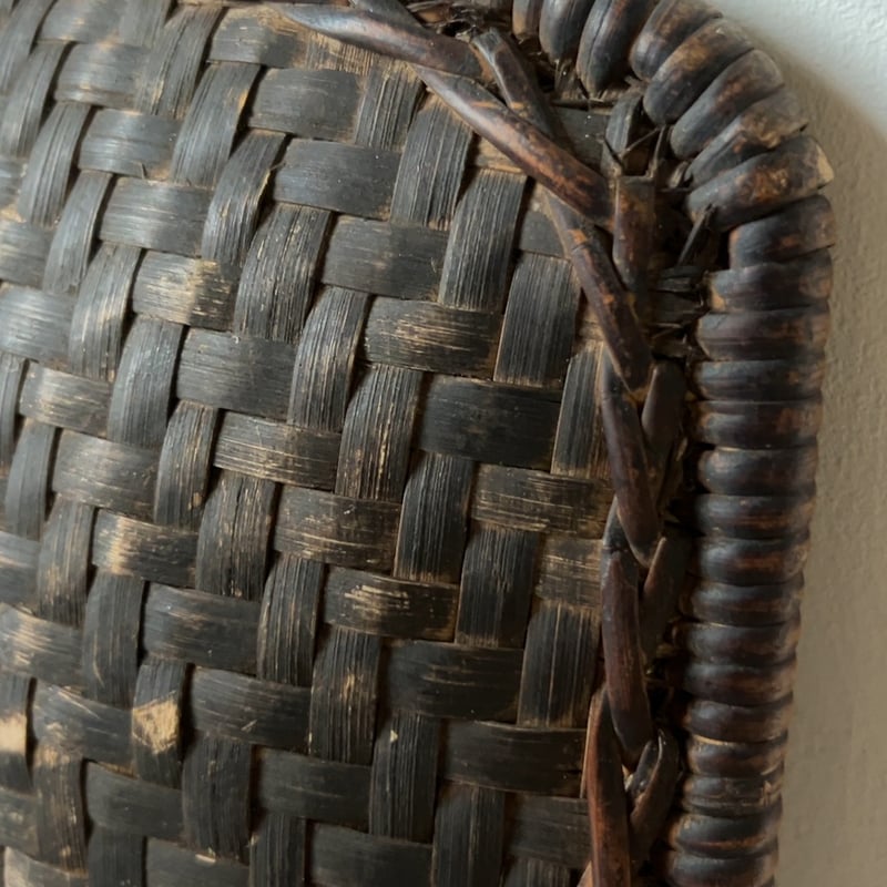 世界の民藝 フィリピン イフガオ族の古い角型の民藝笊(53cm) 平籠