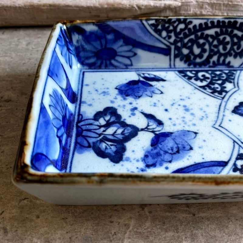 伊万里焼 寛右衛門窯 タコ唐草箱皿 | MatsuBokkuri