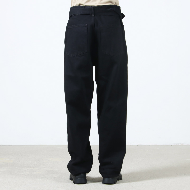 COMOLI (コモリ) ブラックデニム ベルテッドパンツ