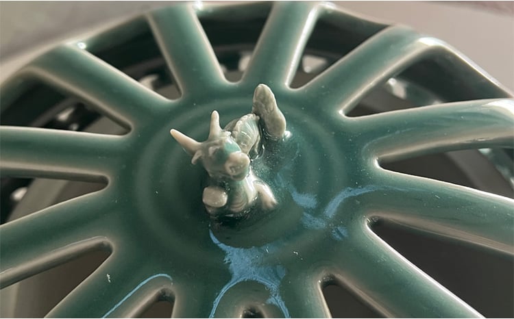 三田青磁 伊藤瑞宝作 雨龍透香炉 ( サイズ : 径24.5×高さ25.5cm 木