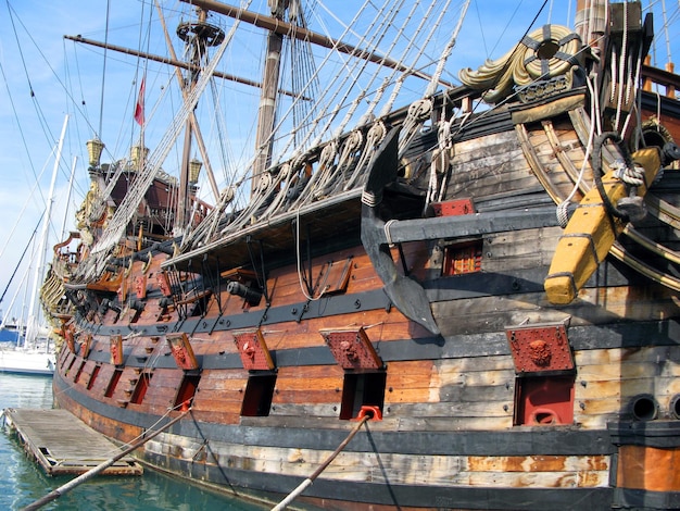 ポルト アンティコのガレオン船ネプチューン、美しい古代船、17 世紀の