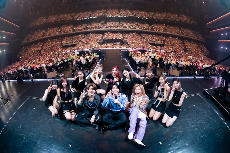 Mrs. GREEN APPLE、音楽イベント〈The Performance〉でNiziUやRIIZEと