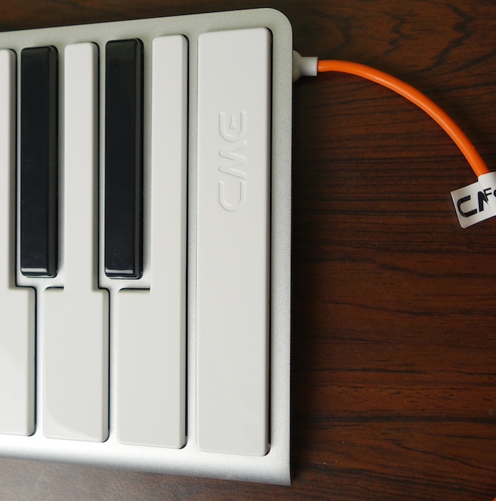 レビュー】コンパクトでスタイリッシュなUSB/MIDIキーボード「CME Xkey