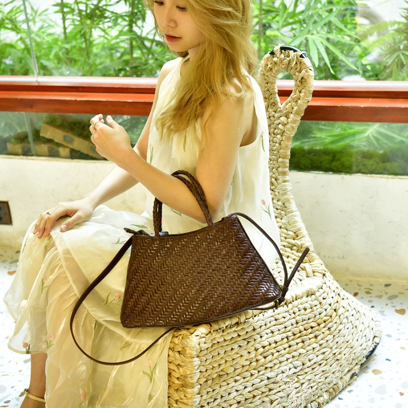 コーヒーカラー レザー 編み込みデザイン 牛革 手作業 トートバッグ 夏