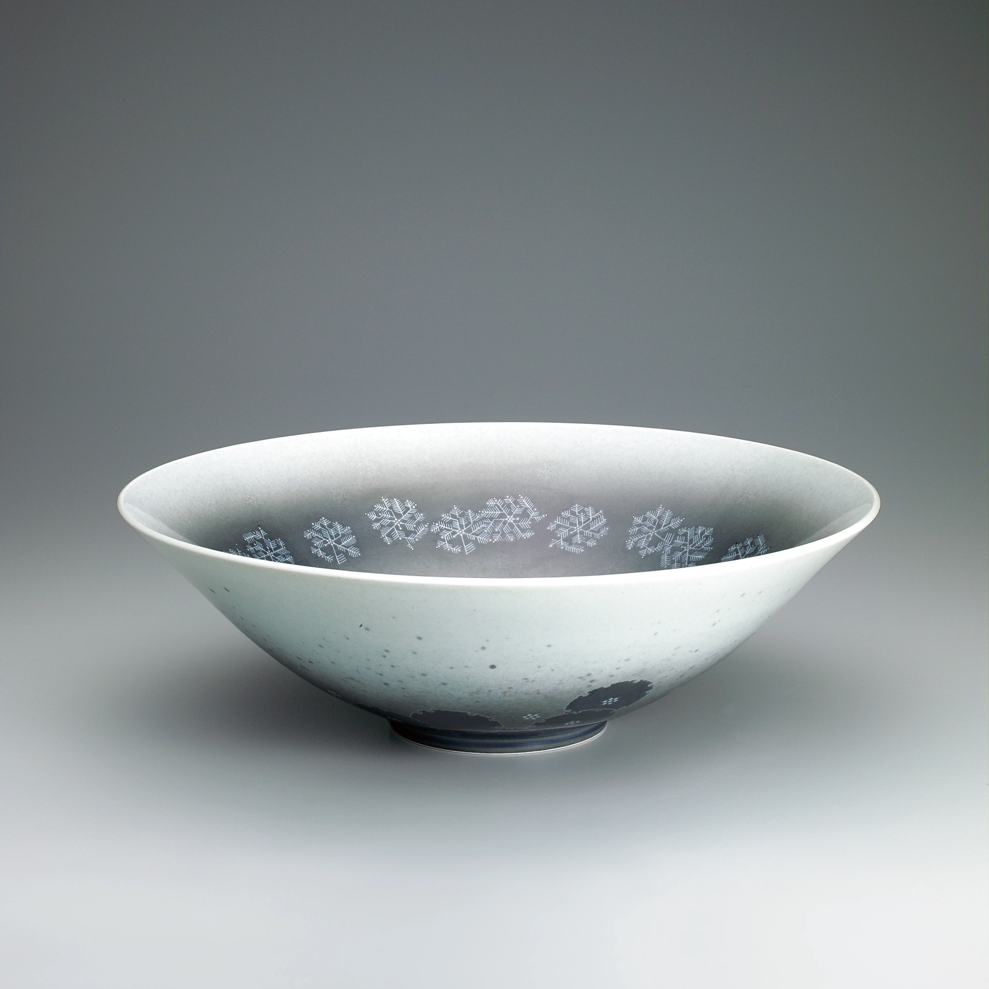 色絵薄墨墨はじき雪文鉢(十四代 今泉今右衛門)｜ギャラリージャパン