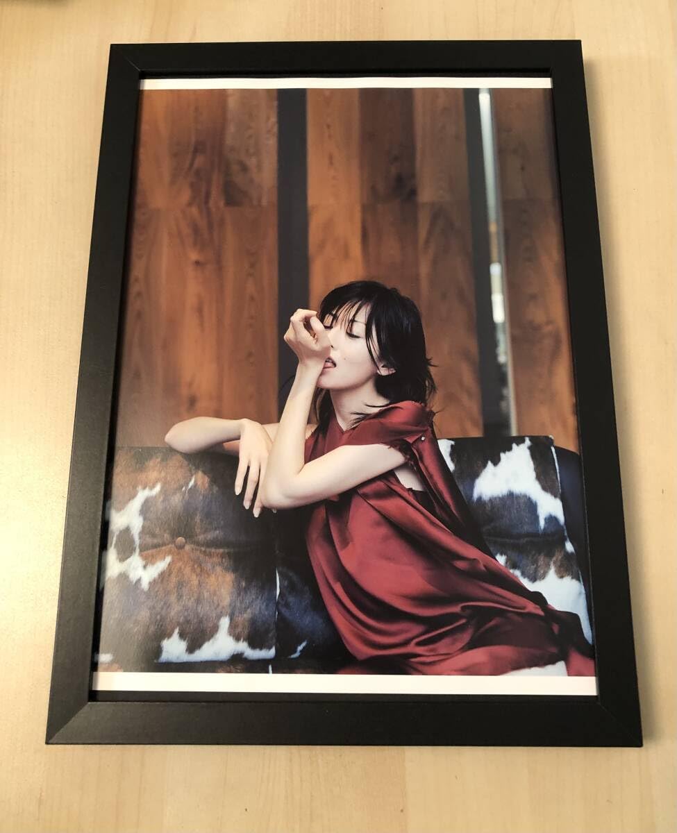 Amazon.co.jp: kj 額装品 松雪泰子 舌出し 写真 A4サイズ額入り