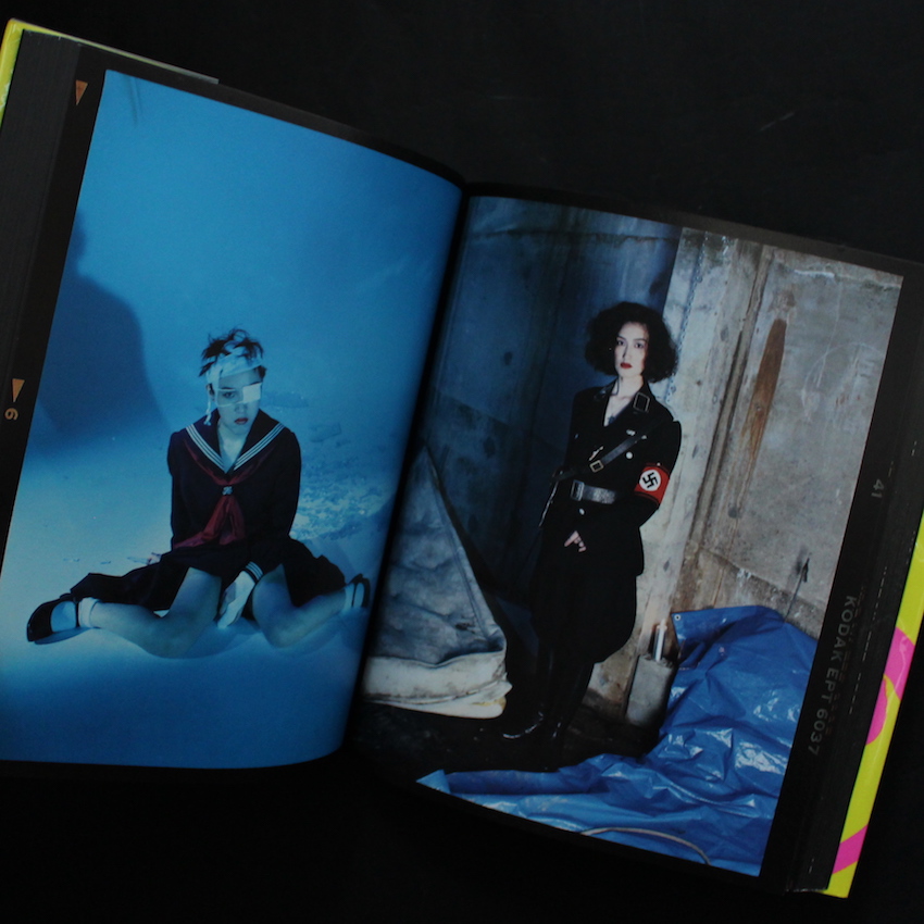 6 × 7 反撃 / Hangeki - 荒木 経惟 / Nobuyoshi Araki