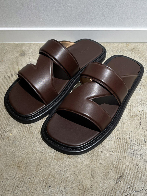 BOTTEGA VENETA（ボッテガヴェネタ） レザーサンダル ブラウン - margin