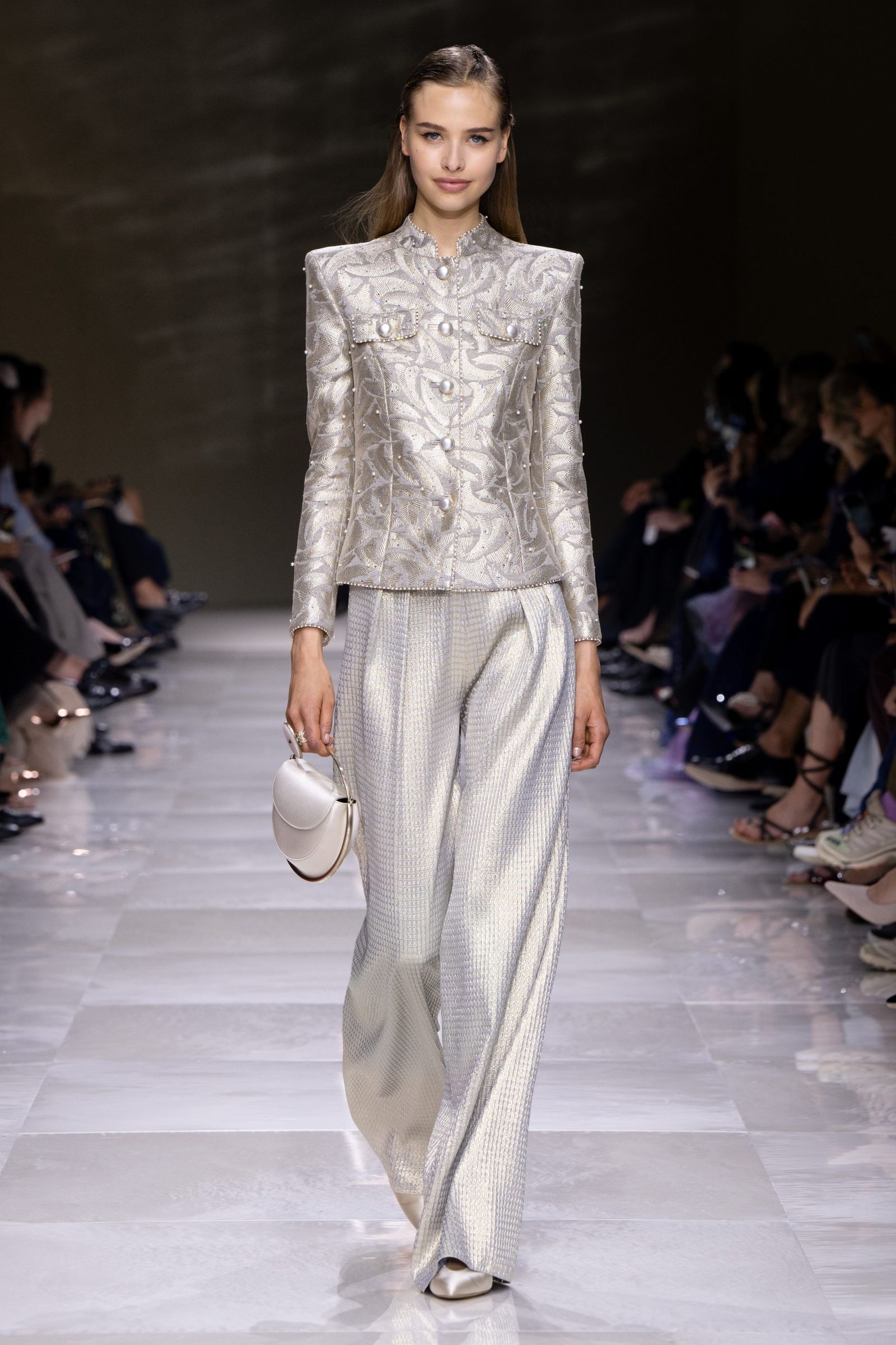 90歳目前のジョルジオ・アルマーニが描く、真珠の輝きに満ちた