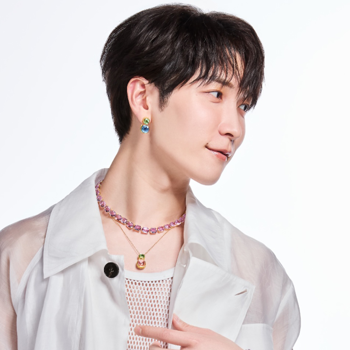 Snow Man渡辺翔太が登場する「スワロフスキー」の新ビジュアル 爽やか