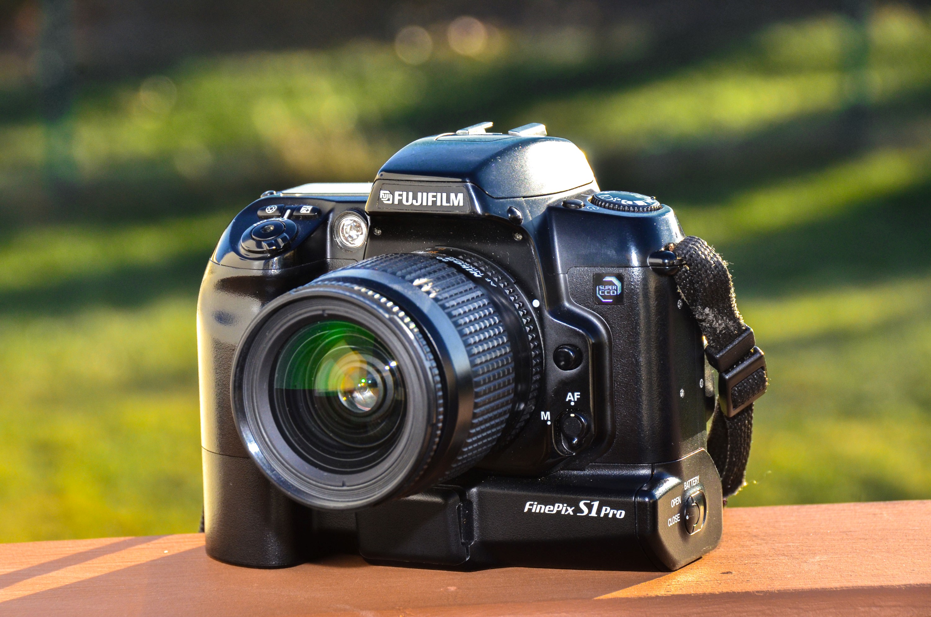 Fujifilm FinePix S1 Pro (2000) – mike eckman dot com