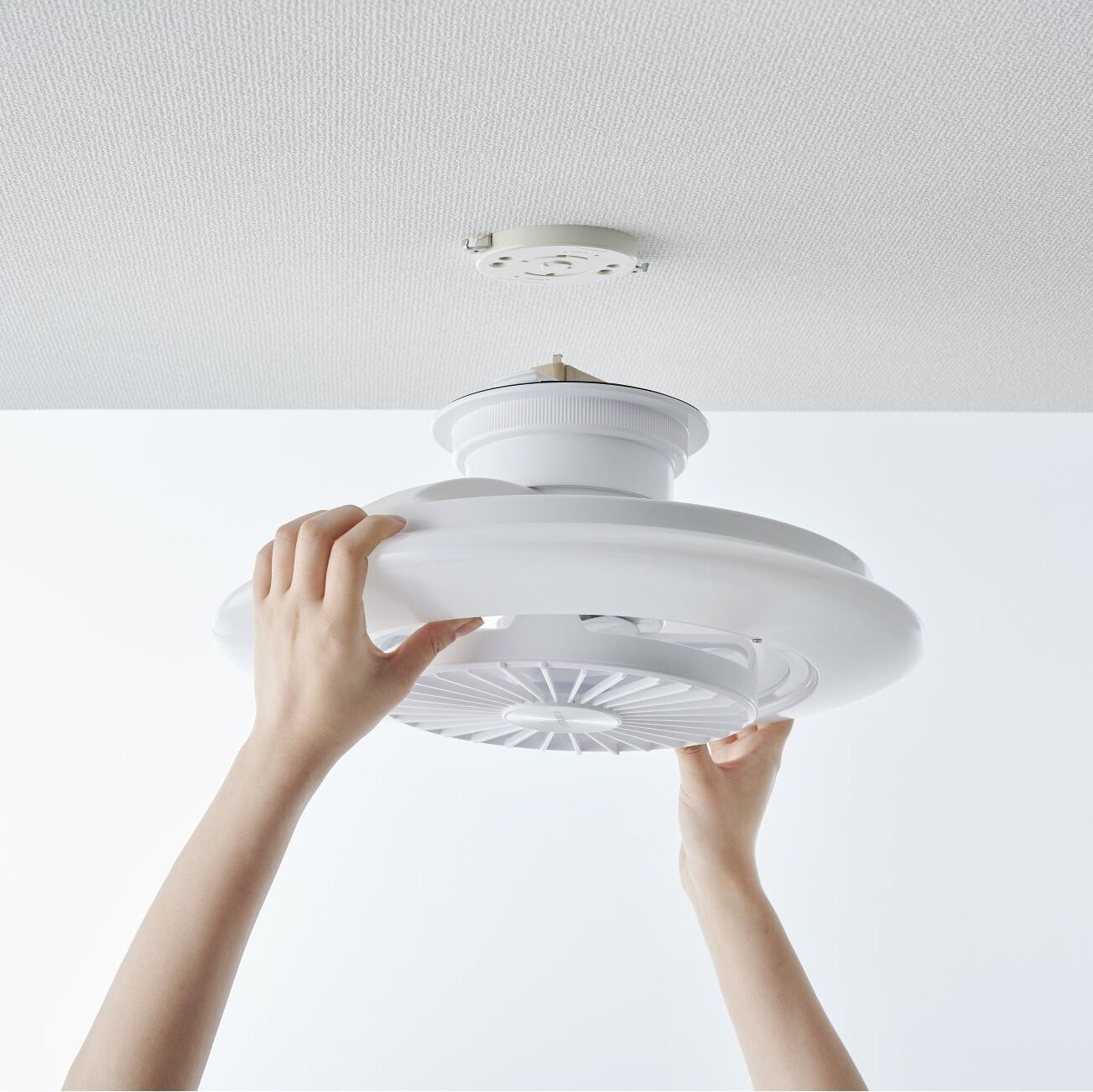 CIRCULIGHT EZシリーズ スイングモデル｜光と風が空間を包む、次世代の