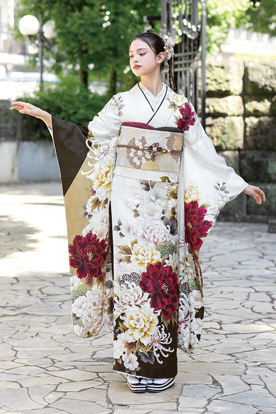 創業大正12年（株）池田屋の振袖 /白色/エレガント/花柄/ 振袖No. K102