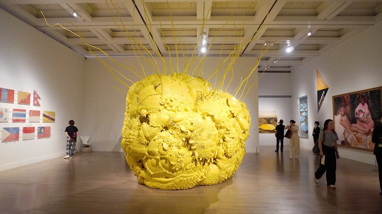 平成初期の日本美術を振り返る。村上隆や奈良美智ら50組以上集結の展示