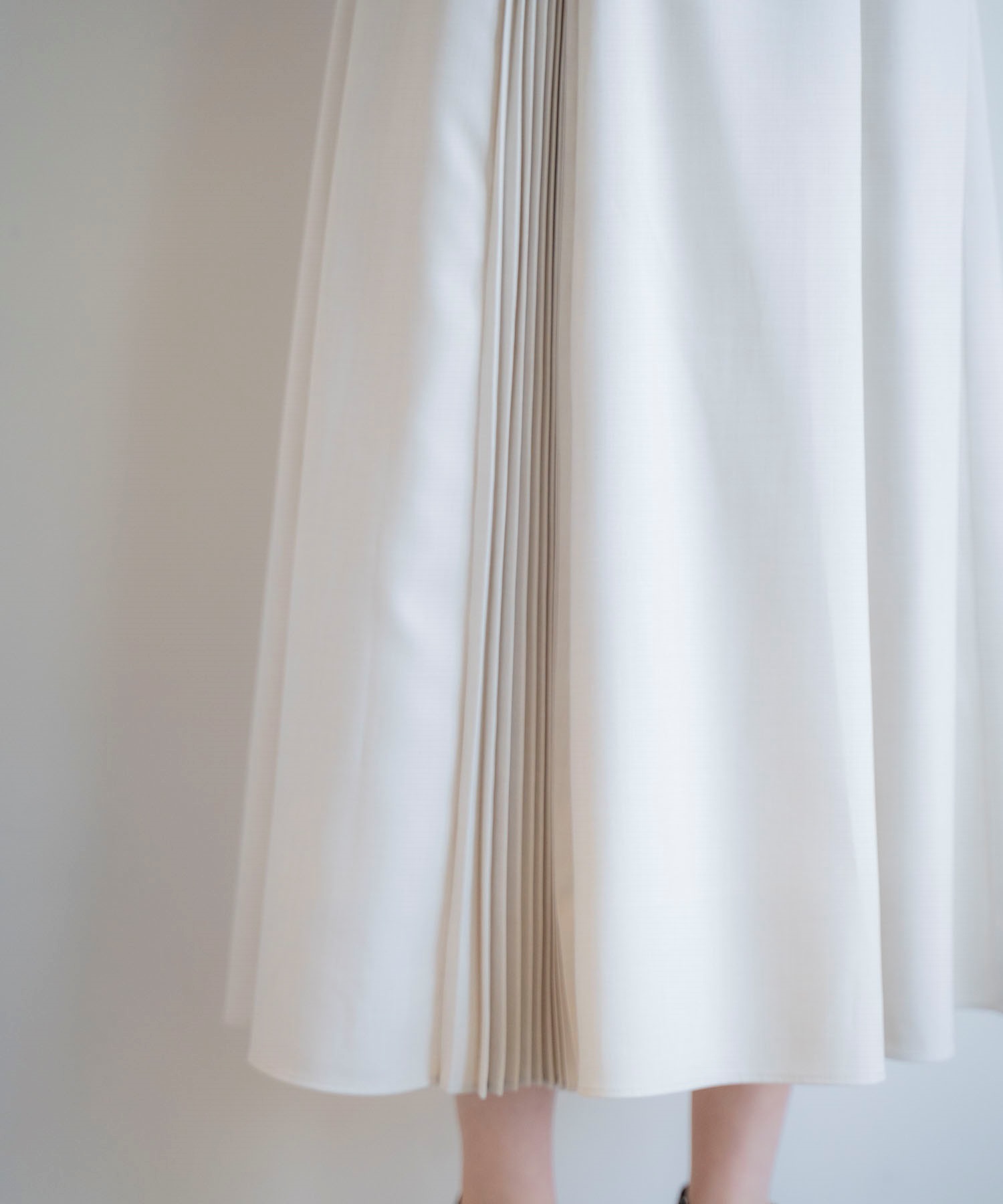 襟レースプリーツワンピ | ロングワンピース | NOELA OFFICIAL WEB STORE